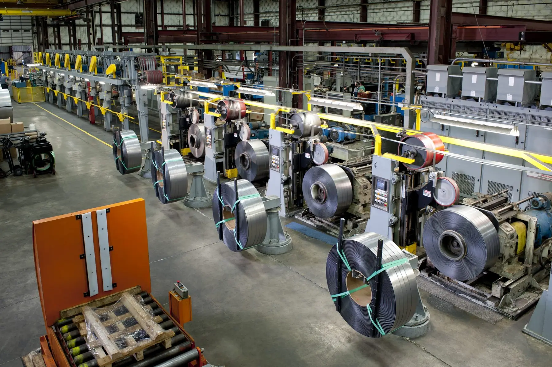 Oscillate winding line with finished strip coils on the plant floor
